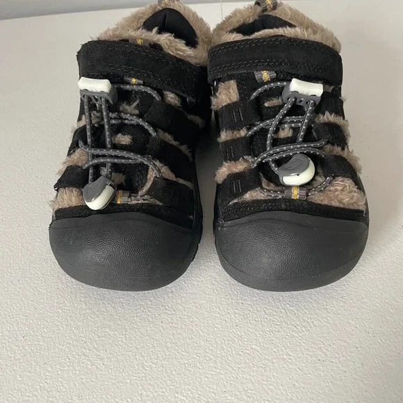 Keen Newport Fur BigFoot Gold Youth Kids Waterproof Shoes Size 11 - Picture 8 of 9